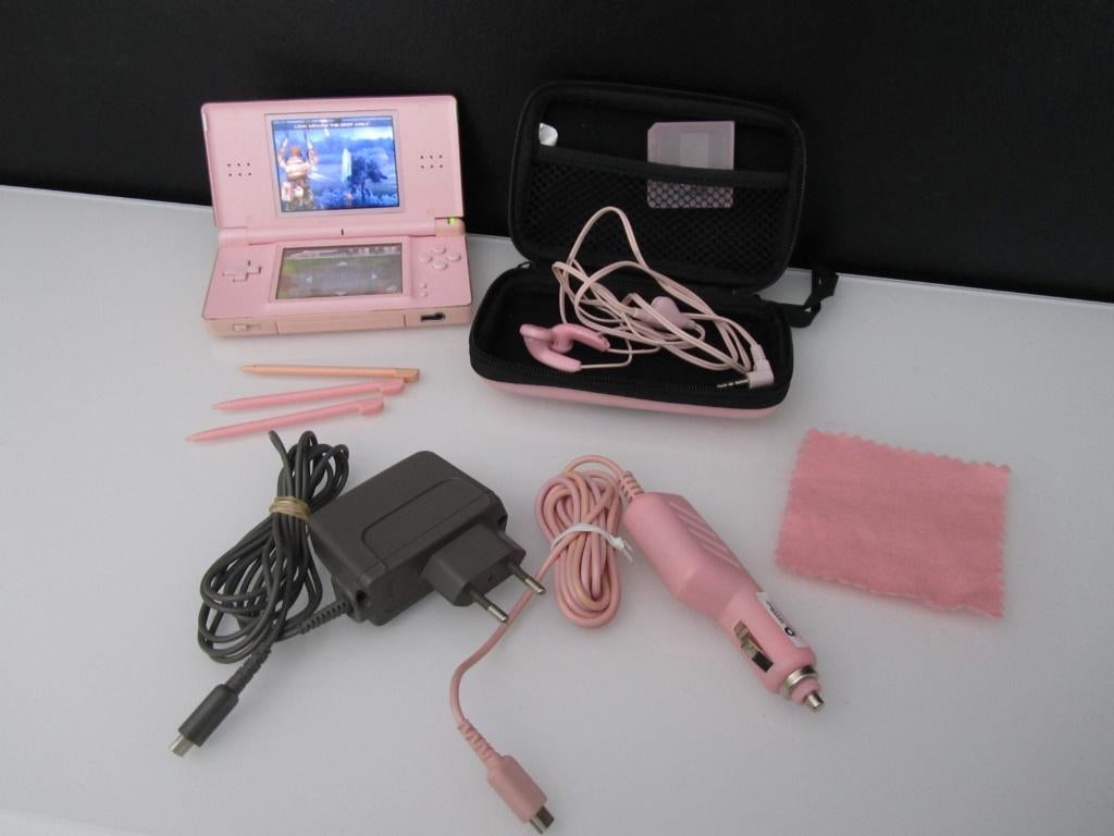 Nintendo DS lite met 150 spelletjes - topstaat, Games en Spelcomputers, Spelcomputers | Nintendo DS, Gebruikt, DS Lite, Roze, Met games