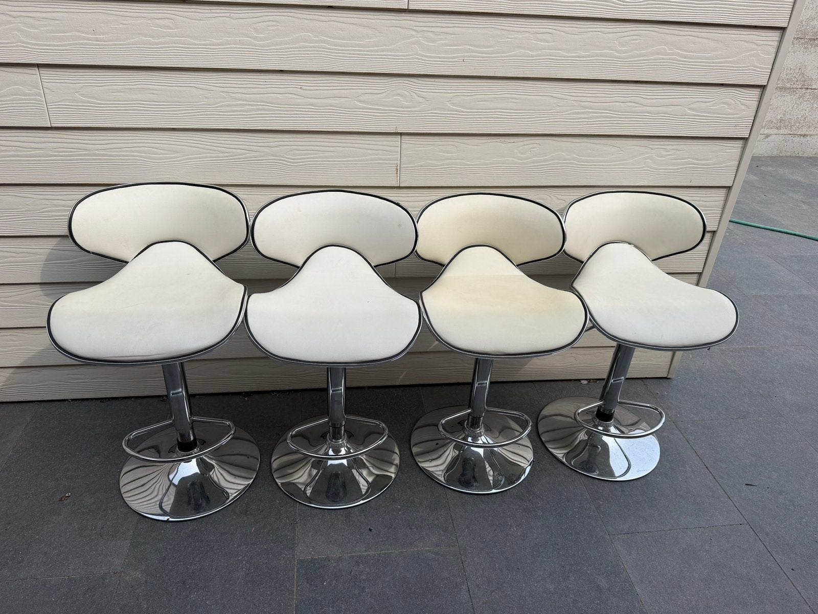 4 tabouret, Ophalen, Zo goed als nieuw