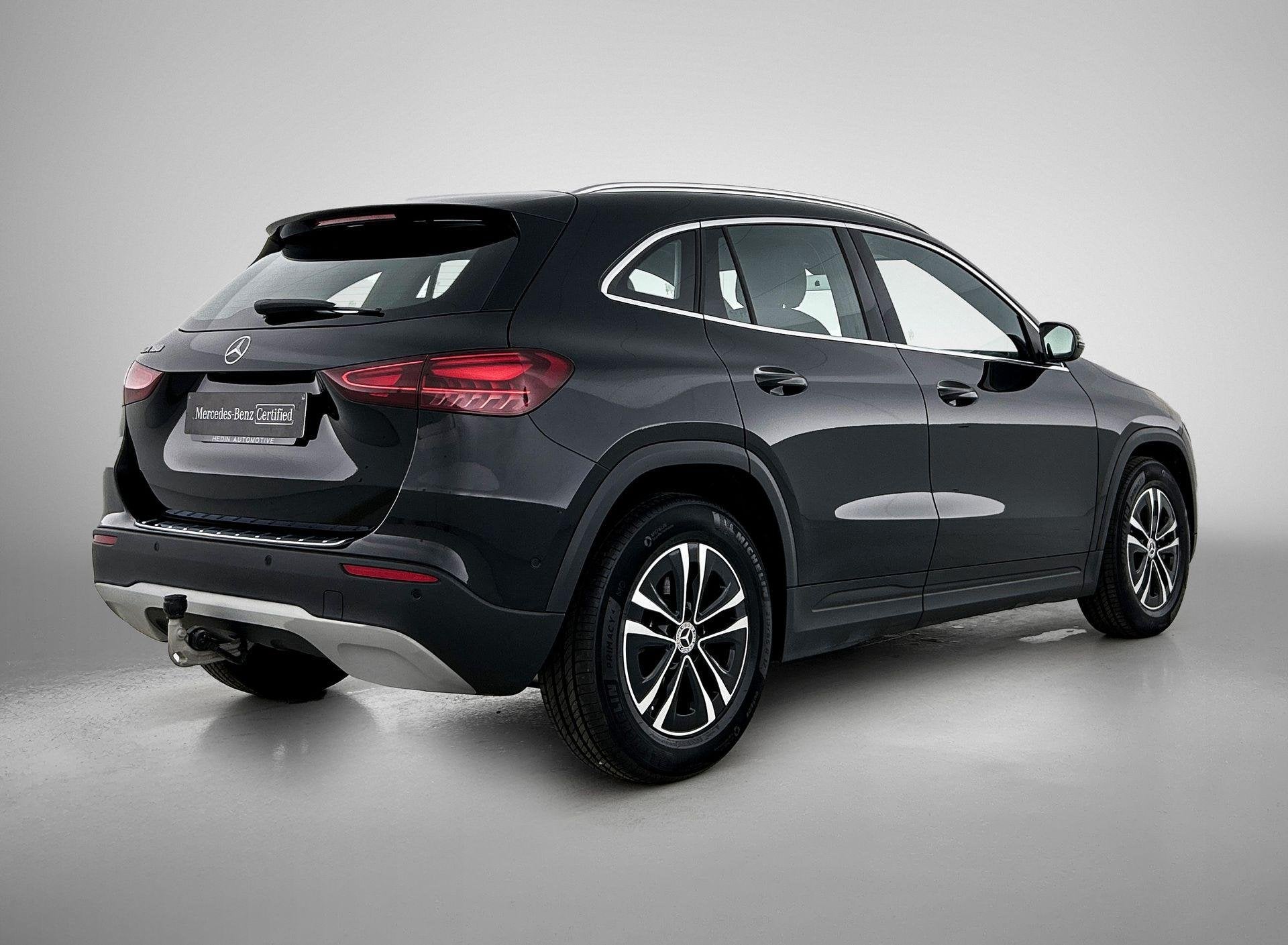 Mercedes-Benz GLA-klasse 180 Business Line | Trekhaak | Verw, Stof, 4 cilinders, 149 g/km, 136 pk