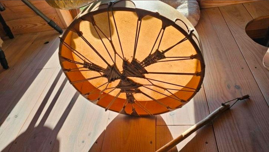 Tambour en chêne et peau de bison – Fabrication artisanale, Enlèvement ou Envoi, Neuf, Tambour