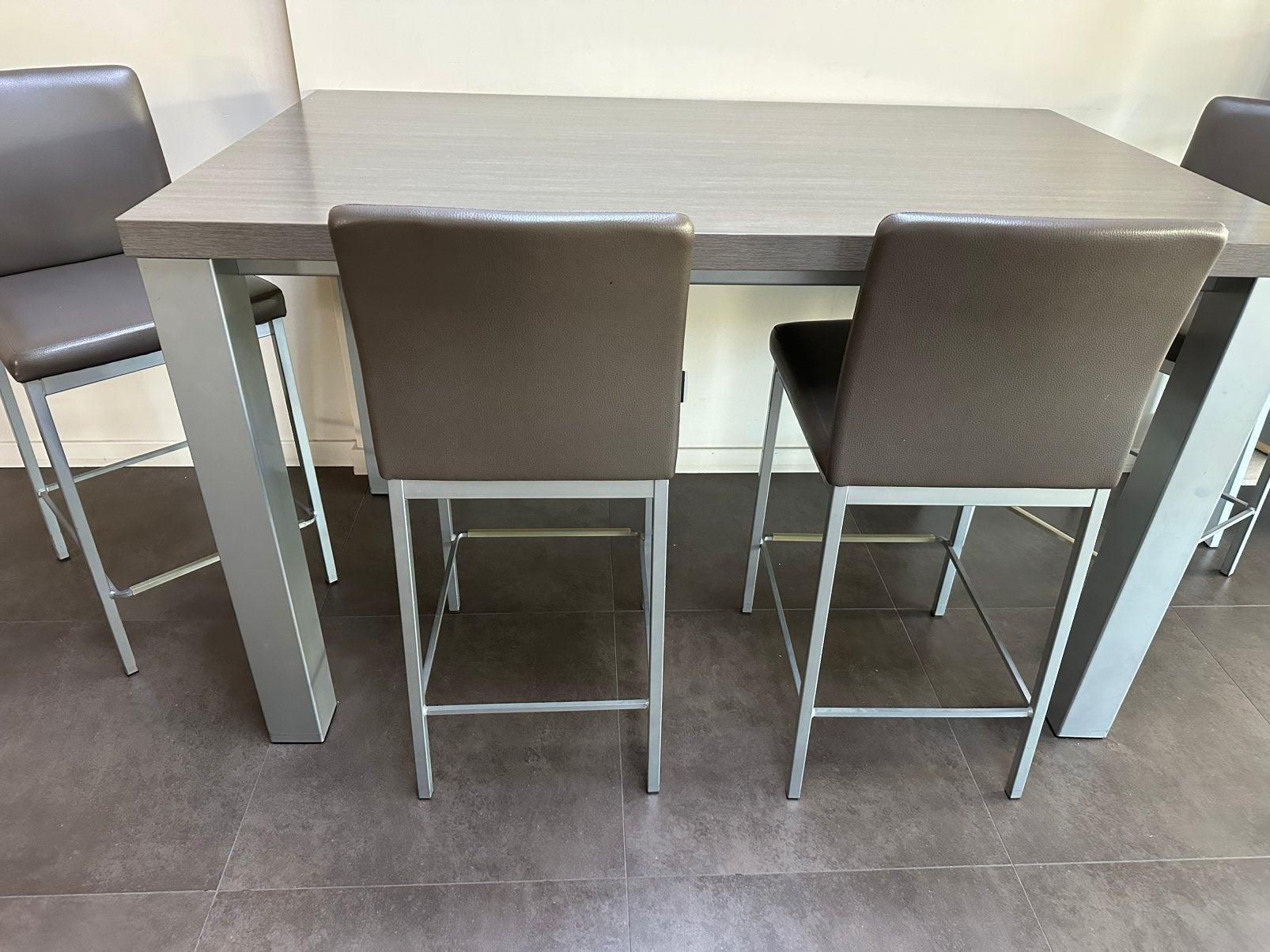 Hoge keukentafel met 5 krukken, Ophalen, Zo goed als nieuw