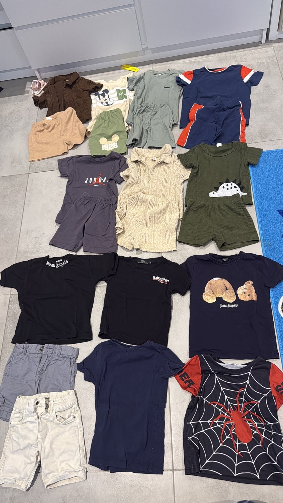 Nike,jordan.. Kinder kleding maat 1,5 jaar tot 3 jaar, Kleding | Dames, Dames-kledingpakketten, Ophalen, Zo goed als nieuw