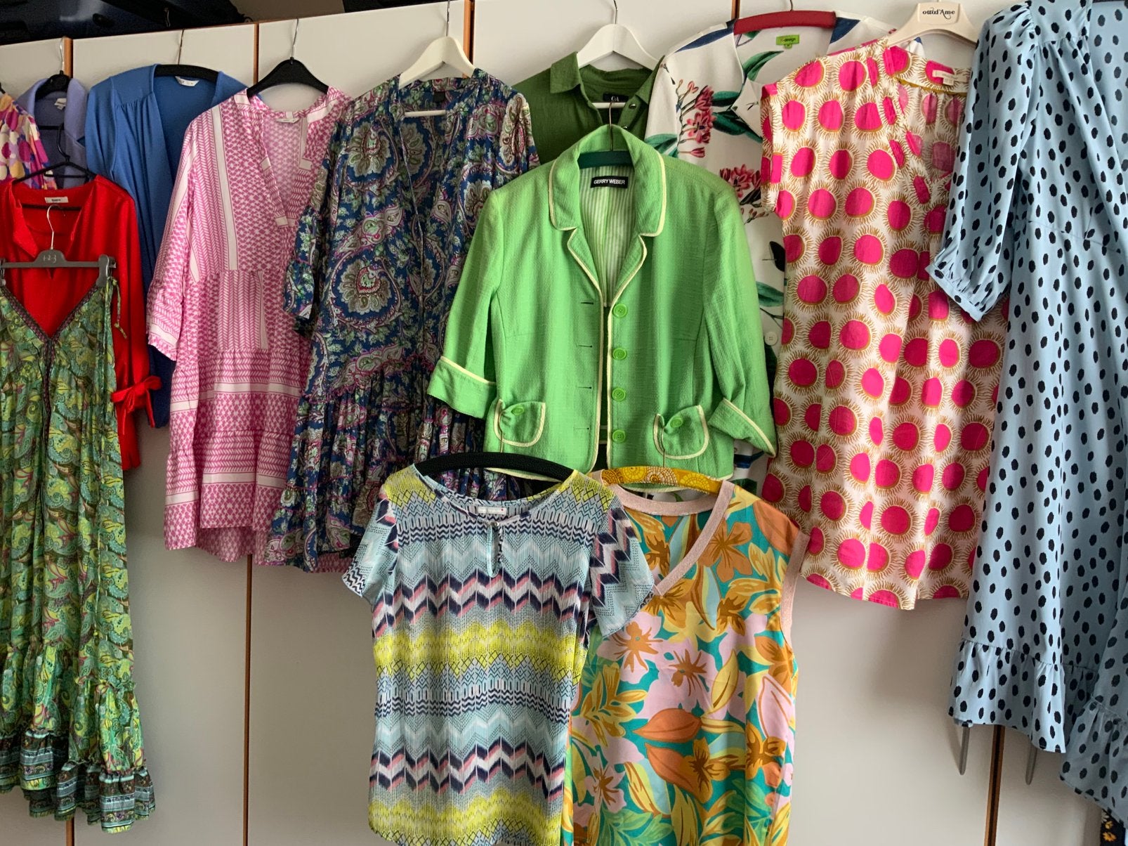 Les filles  j’ai,trié mon dressing 38/40/42 à Angleur,, Enlèvement, Comme neuf