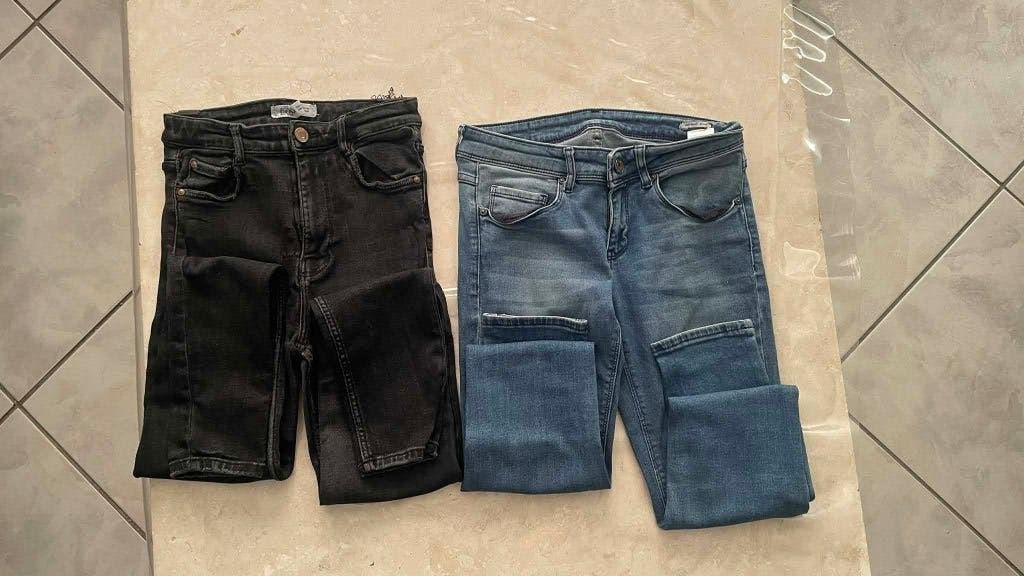 JEANS (2) zwart + blauw M, Zara,, Ophalen of Verzenden, Gedragen, Blauw