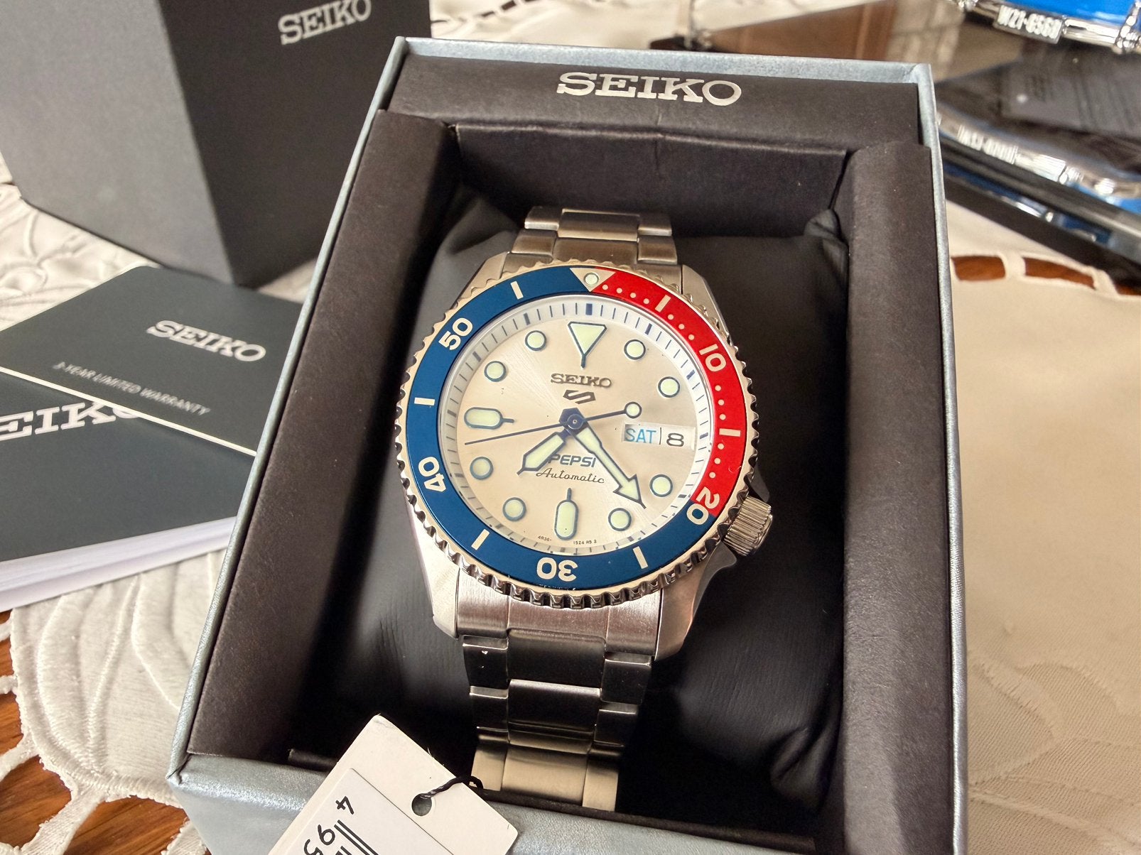 Seiko Limited Edition Pepsi SRPL99K1, Enlèvement, Seiko