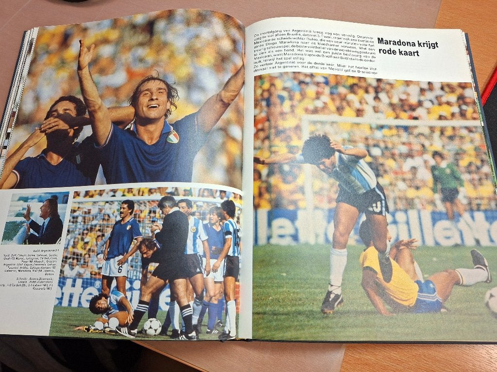 Boek Mundial 82, Sport de ballon, Enlèvement ou Envoi, Diverse auteurs, Comme neuf