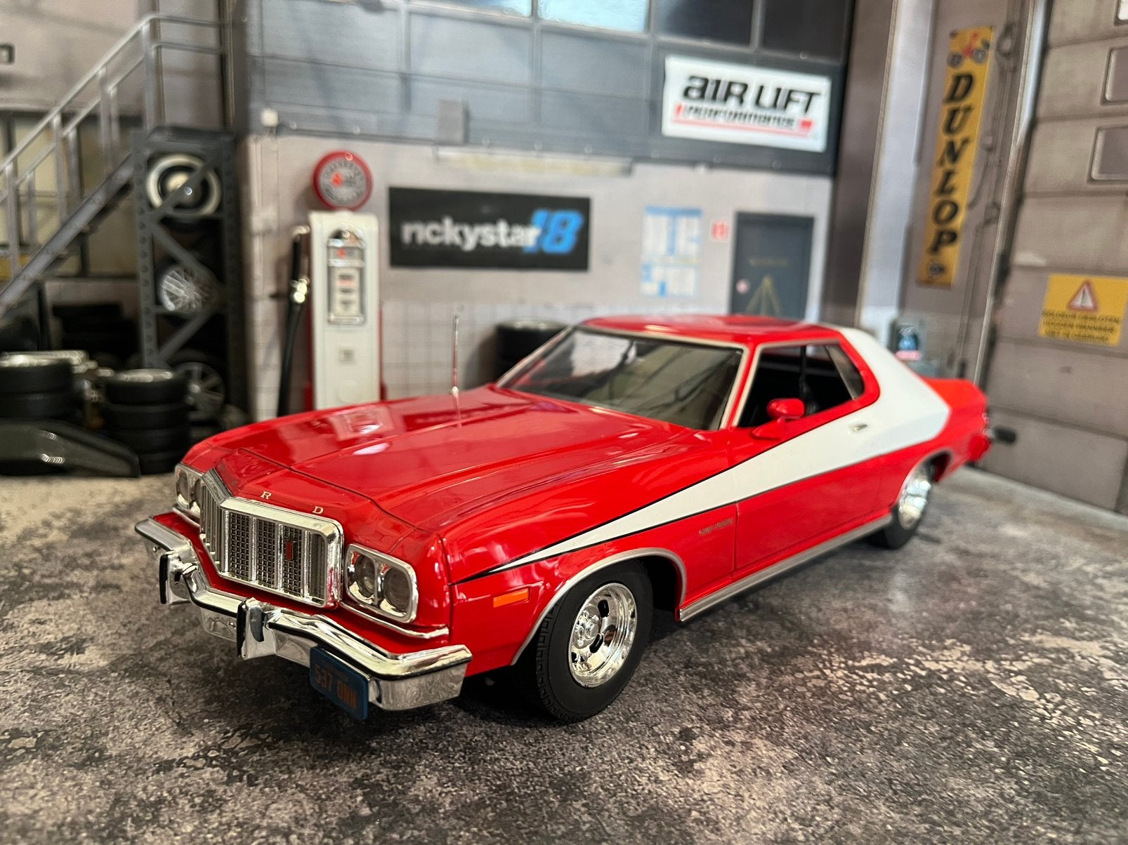 1:18 Ford Gran Torino - neuve dans sa boite, Enlèvement ou Envoi, Voiture