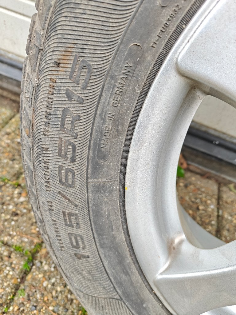 Alu velgen VW met banden 195/65R15 te koop, 15 pouces, Pneus et Jantes, Véhicule de tourisme, Pneus été
