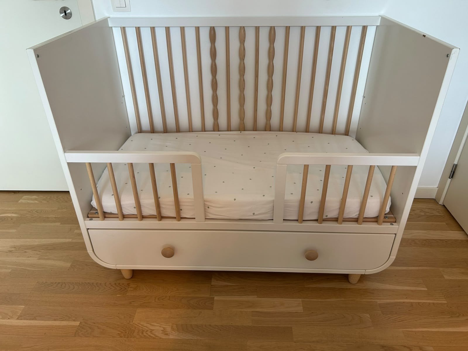 Lit bebe avec tiroir (IKEA MYLLRA), Enlèvement, Comme neuf, Lit