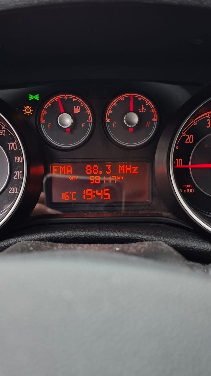 Fiat punto 2015 proper 1.2 motor lage kilometerstand, Auto's, Euro 5, Wit, Handgeschakeld, 5 deurs