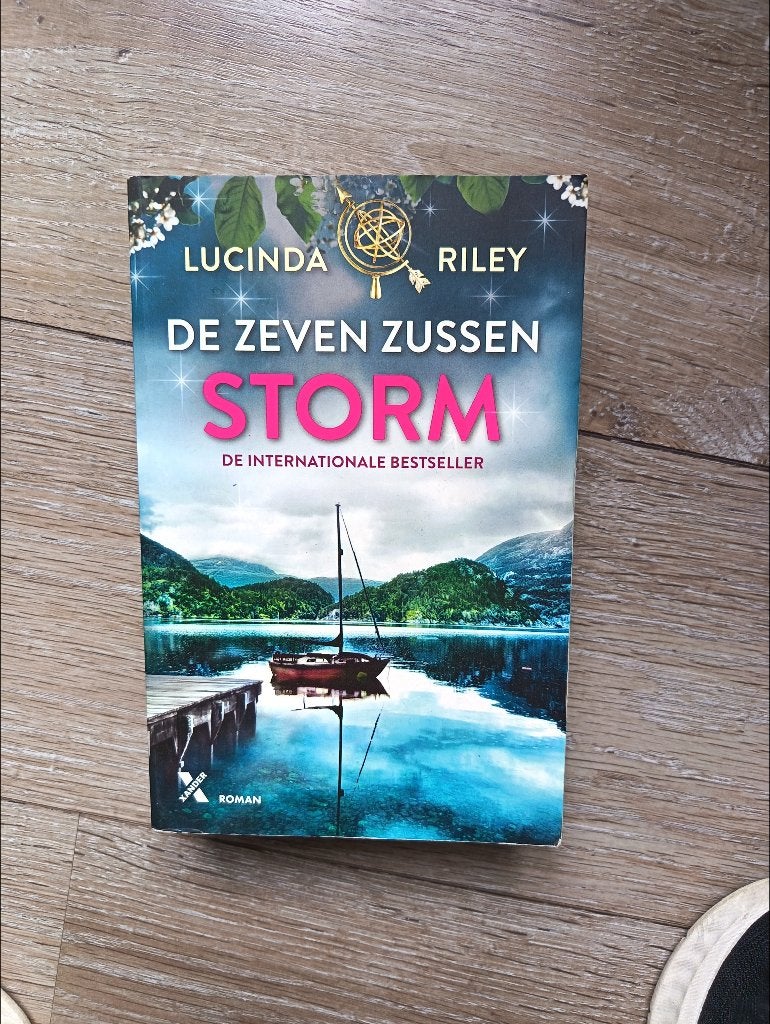 Lucinda riley: storm, Ophalen of Verzenden, Zo goed als nieuw, Lucinda Riley