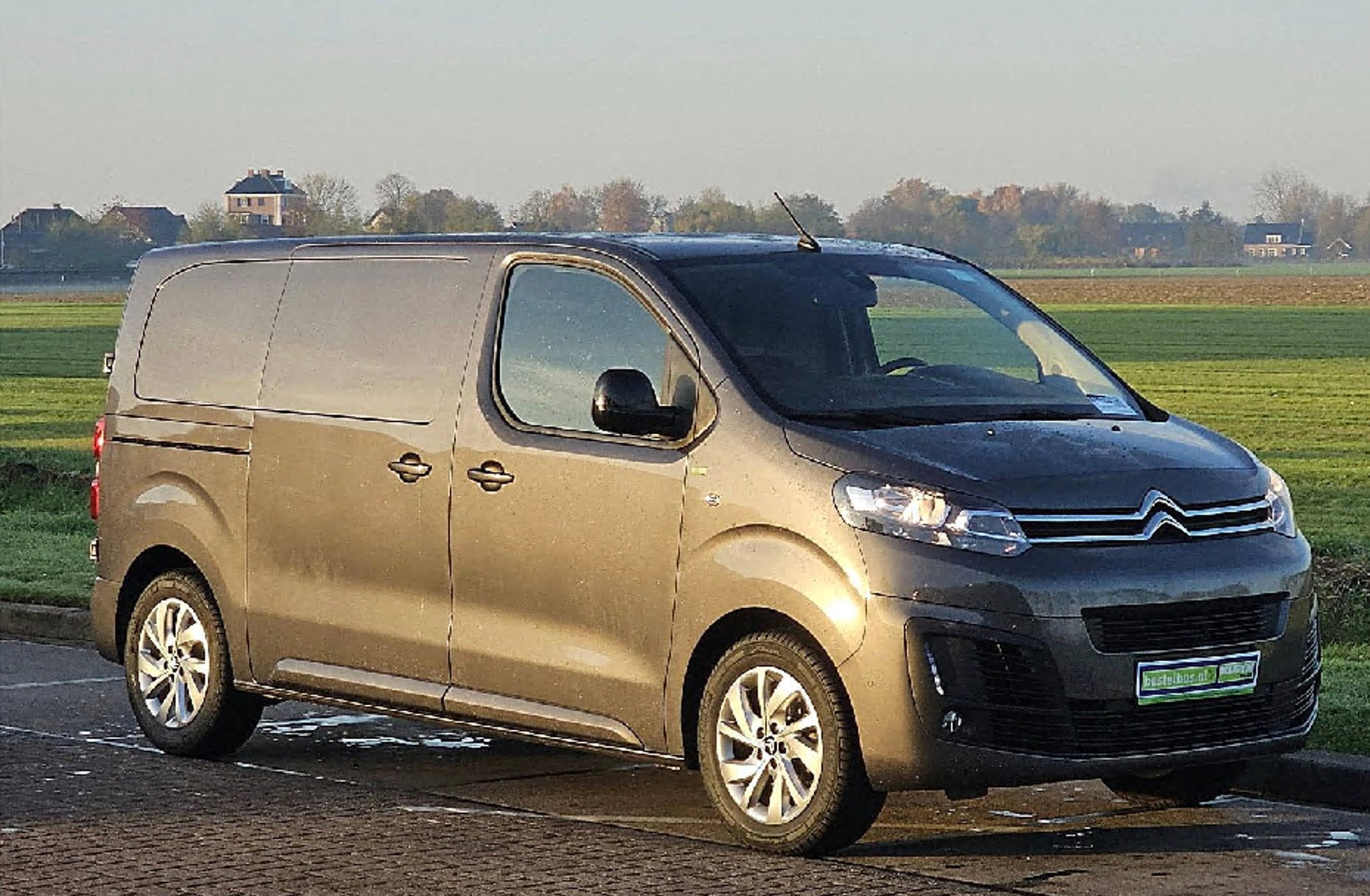 Citroën Jumpy 1.5 BlueHDI 100 L2 EURO6 navi carplay camera, Euro 6, Entreprise, Noir, 5 portes