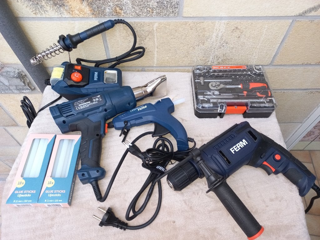 Gereedschapsset -nog in nieuwstaat-alles voor 60 euro !!, Bricolage & Construction, Outillage | Outillage à main, Enlèvement ou Envoi