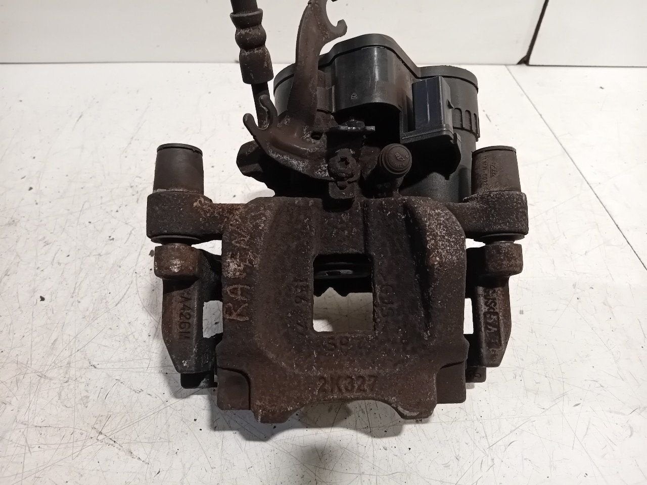 Remklauw rechts achter Land Rover Discovery, Auto-onderdelen, Onderdelen@venauto.nl, Van der Ven Autorecycling B.V., Ettenseweg 76, 4706 PB Roosendaal, The Netherlands
