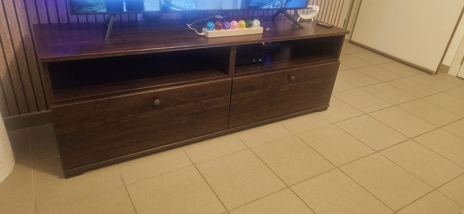 Procurez-vous le meuble TV gratuitement, Enlèvement ou Envoi