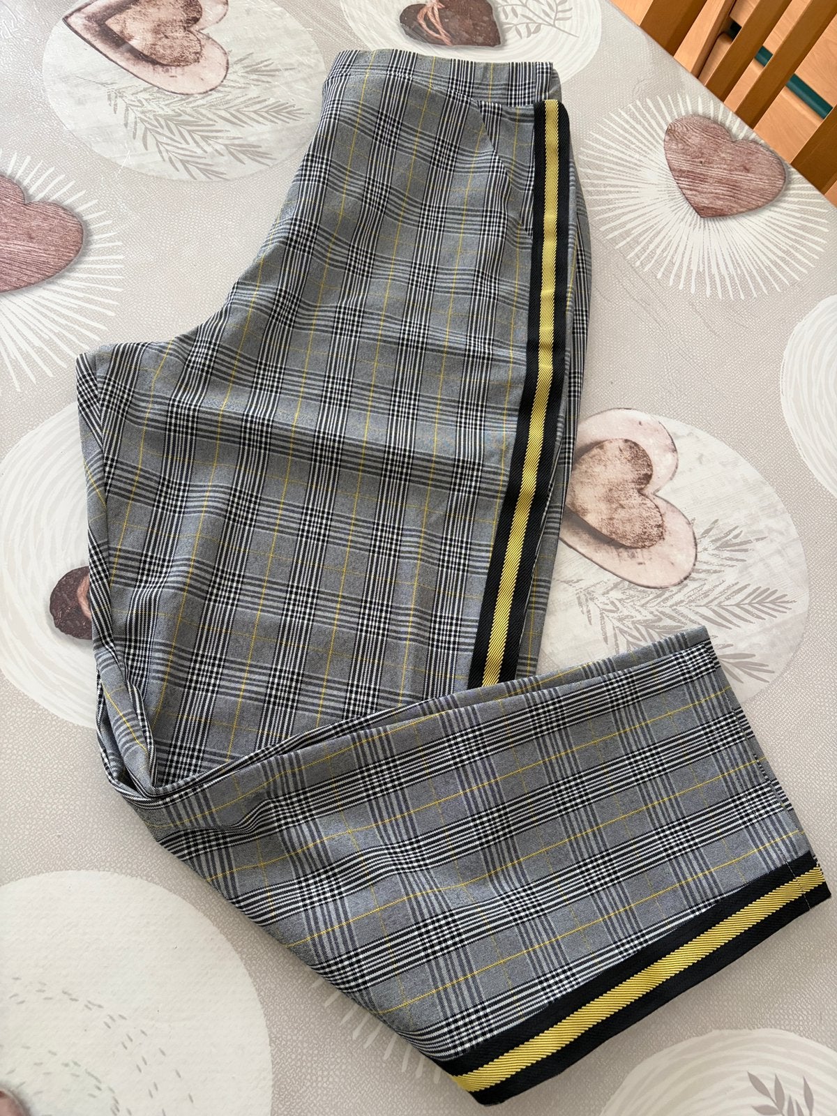 Pantalon fluide à carreaux et bandes latérales Clockhouse 40, Enlèvement ou Envoi, Comme neuf, Jaune