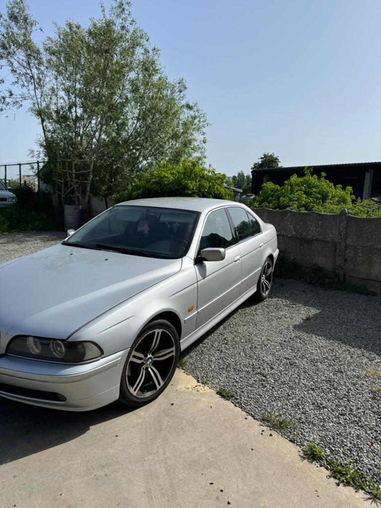 Bmw e39, Autos, BMW, Particulier, Série 5, ABS, Airbags, Air conditionné, Alarme, Climatisation automatique, Bluetooth, Verrouillage central
