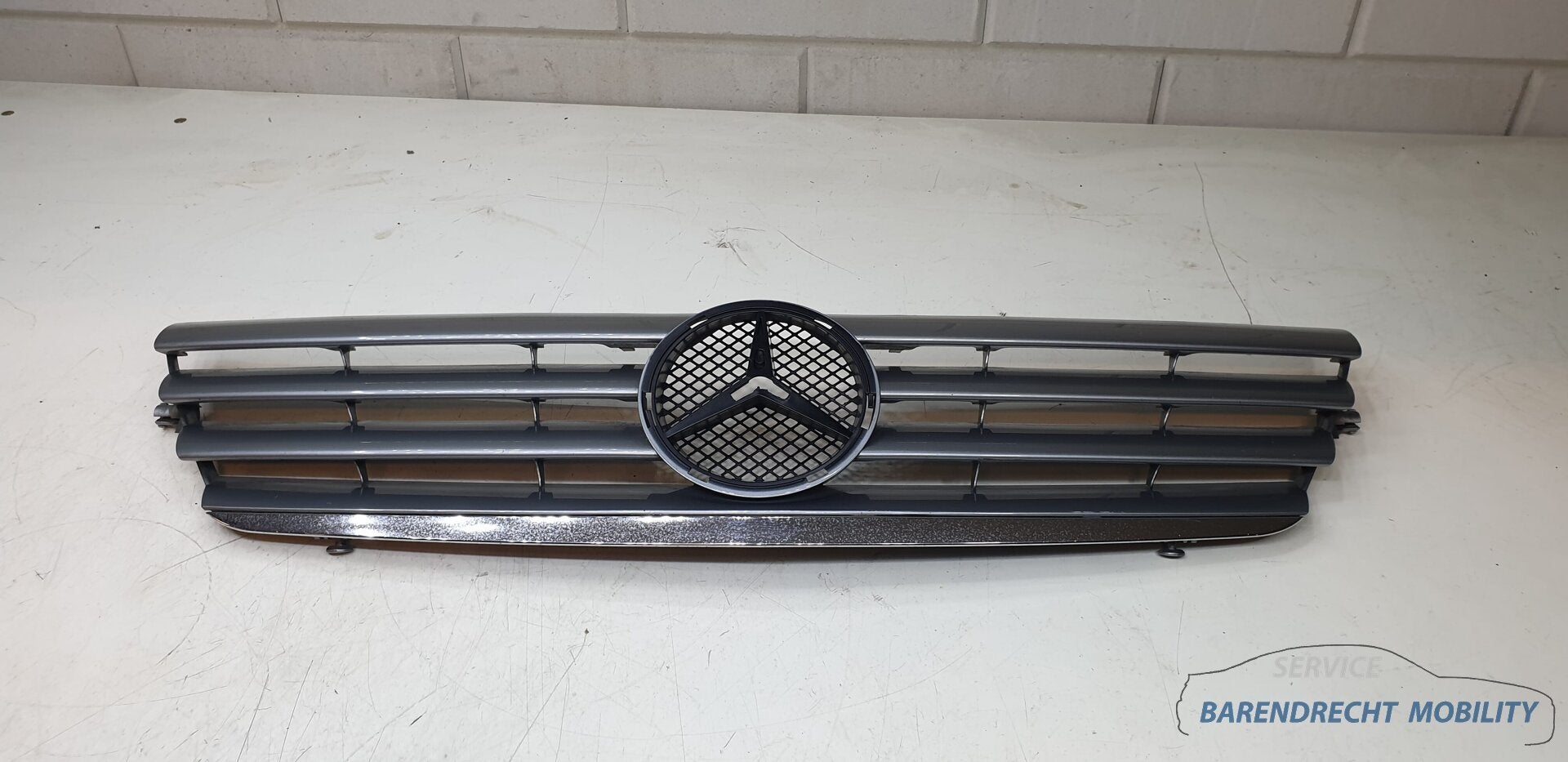 Calandre Mercedes CL203 W203 coup sport gris m tallis A20388, Mercedes-Benz AG, Mercedes-Benz, Utilisé, Mercedesstrasse 120
70372  Stuttgart, DE