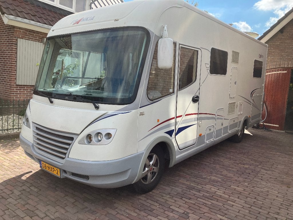 Frankia HolidayClass regorge d'options, 6 à 7 mètres, Fiat, Intégral, Marchepied électrique