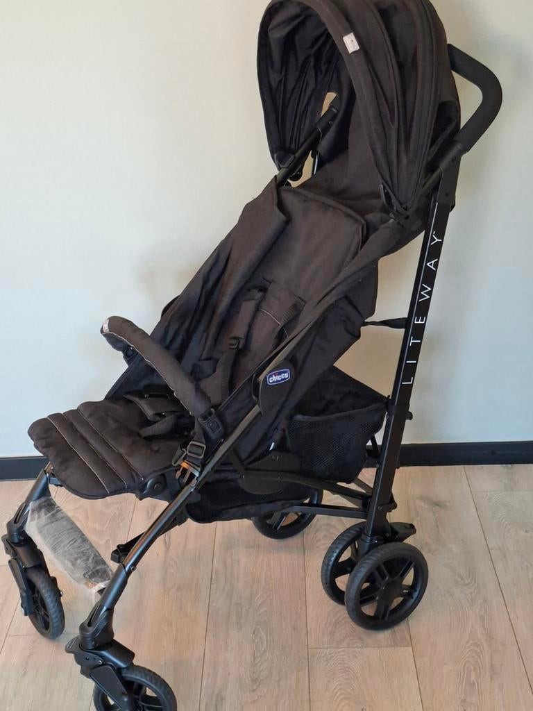 Buggy zwart chicco Liteway  met regenhoes. Antwerpen centr., Ophalen, Zo goed als nieuw, Regenhoes