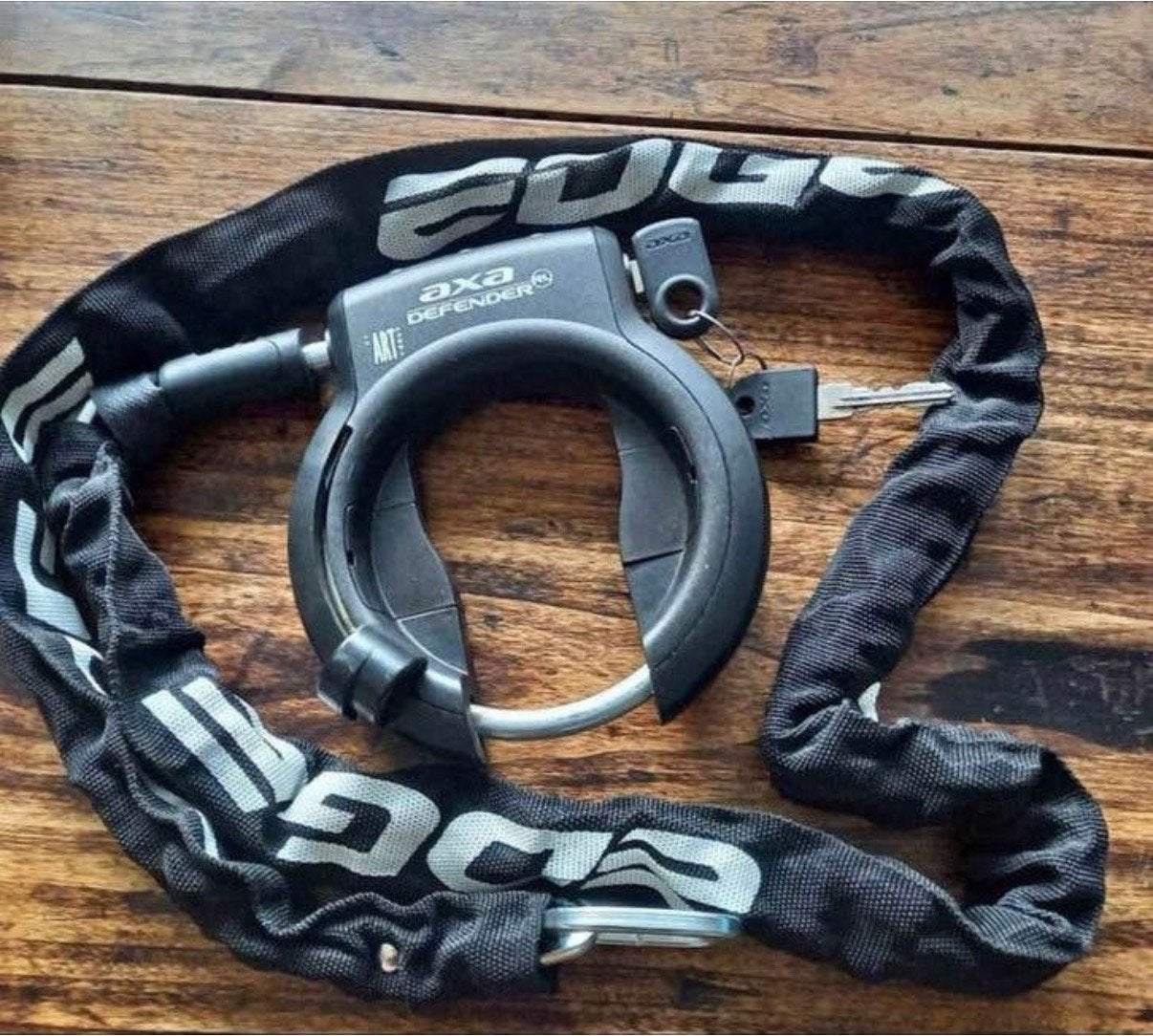 Superbe cadenas AXA complet à fixer sur cadre de vélo neuf, Vélos & Vélomoteurs, Enlèvement, Comme neuf