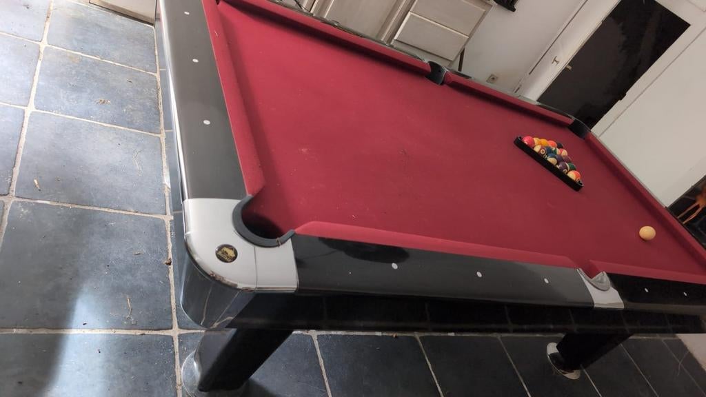 Billard démonté à donner.  Marque Buffalo.