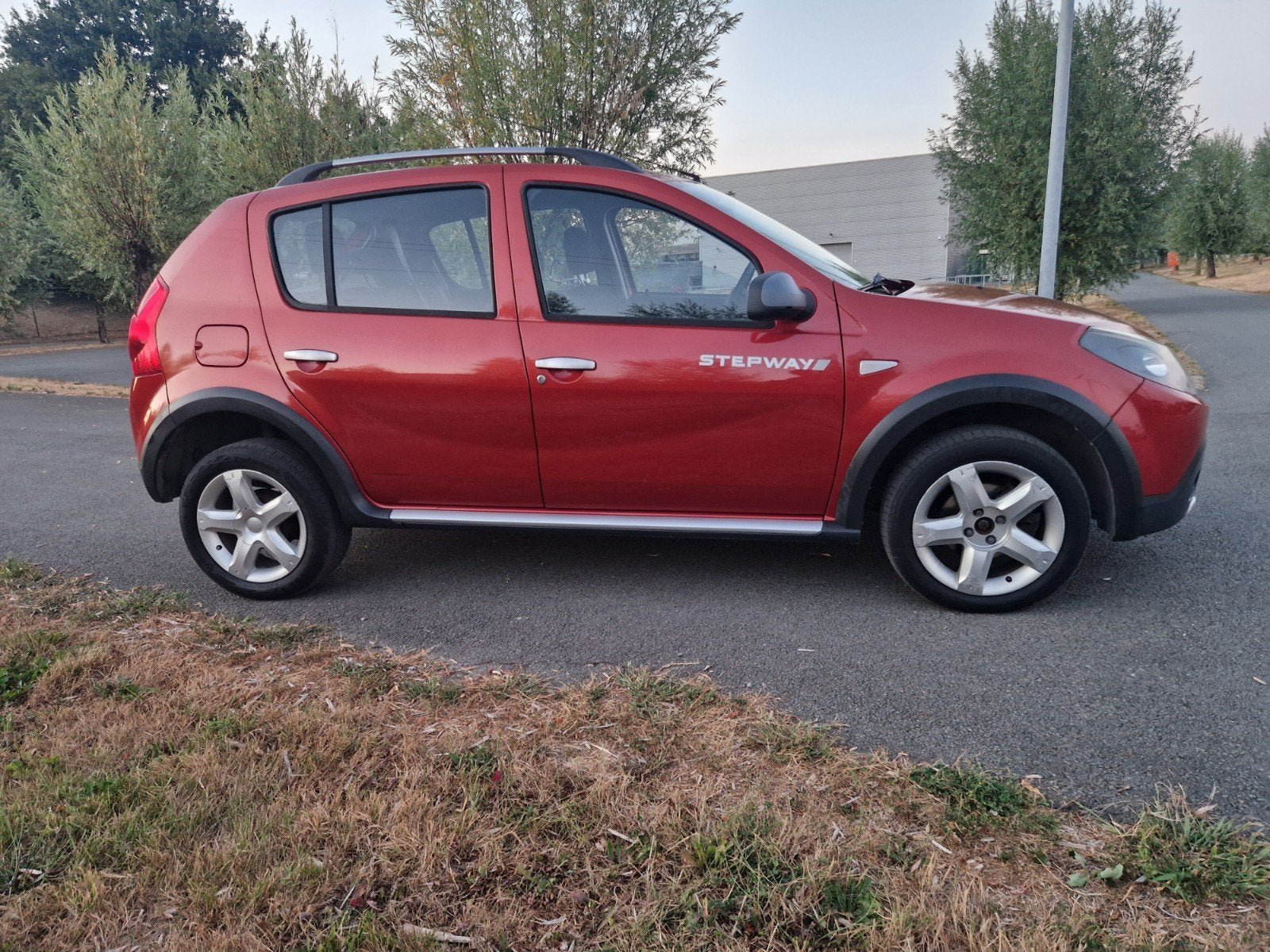 dacia sandero stepway 1.6i benzine gekeurd voor verkoop, Auto's, Dacia, Stof, Zwart, 4 cilinders, Bedrijf