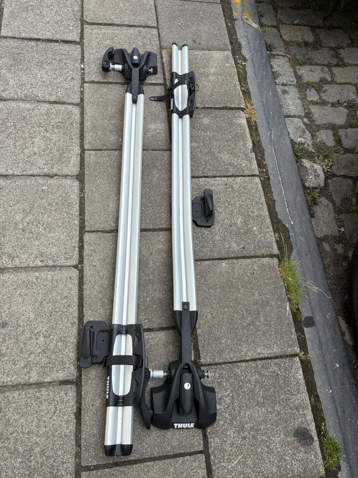 Twee Thule OutRide 561 fietsendragers, Ophalen, Gebruikt