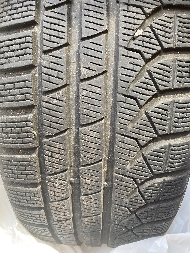 4 pneus hiver, Autos : Pièces & Accessoires, Véhicule de tourisme, Pneu(s), Utilisé, Pneus hiver