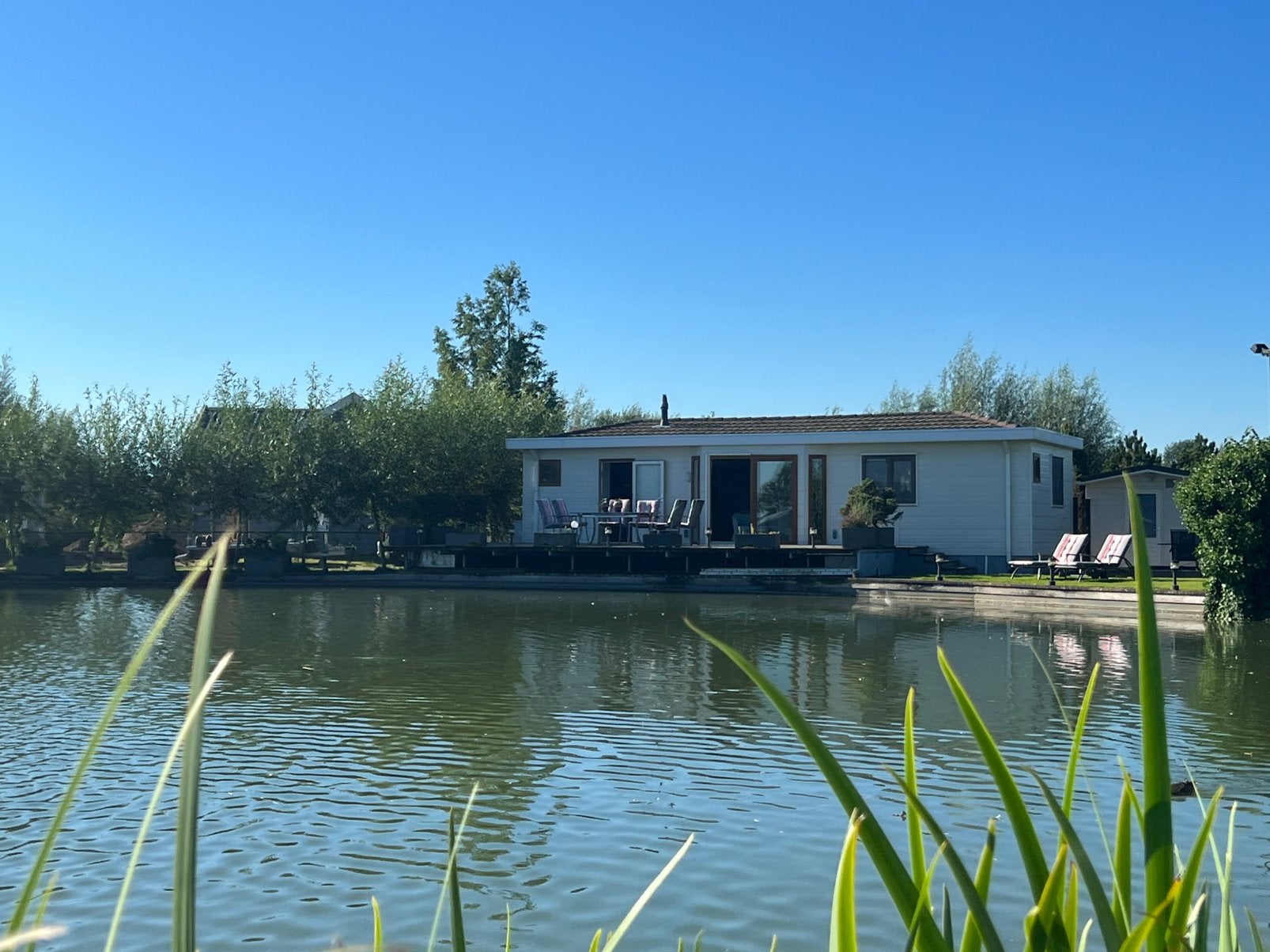 Vrijstaand chalet aan natuurvijver te huur|3-6 maand| Breda, Immo, Direct bij eigenaar, 5 kamers, Vrijstaande woning, 50 m²