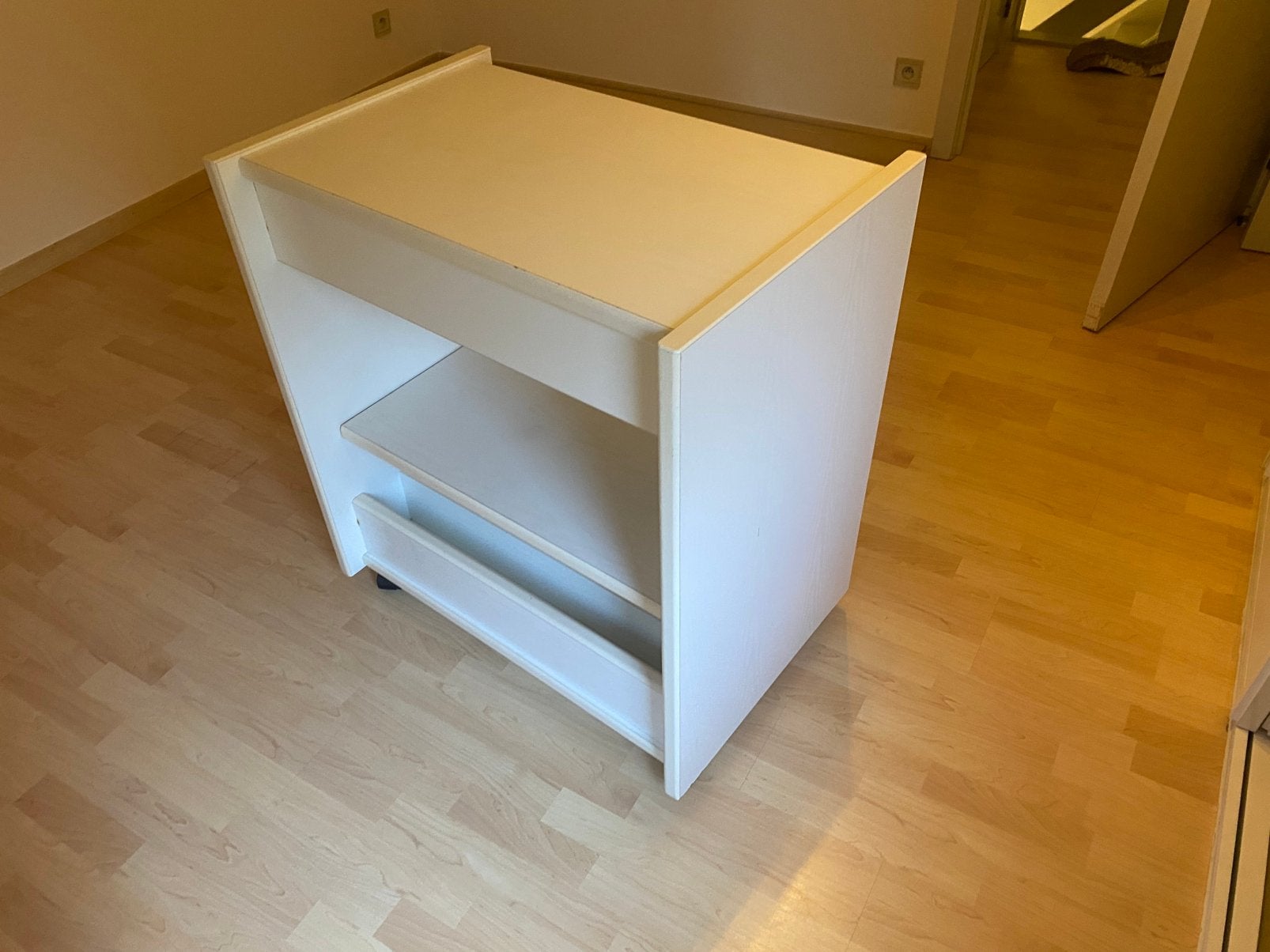 Buro bureau tafeltje op wielen, Huis en Inrichting, Bureaus, Ophalen, Hout, Nieuw, Computerbureau
