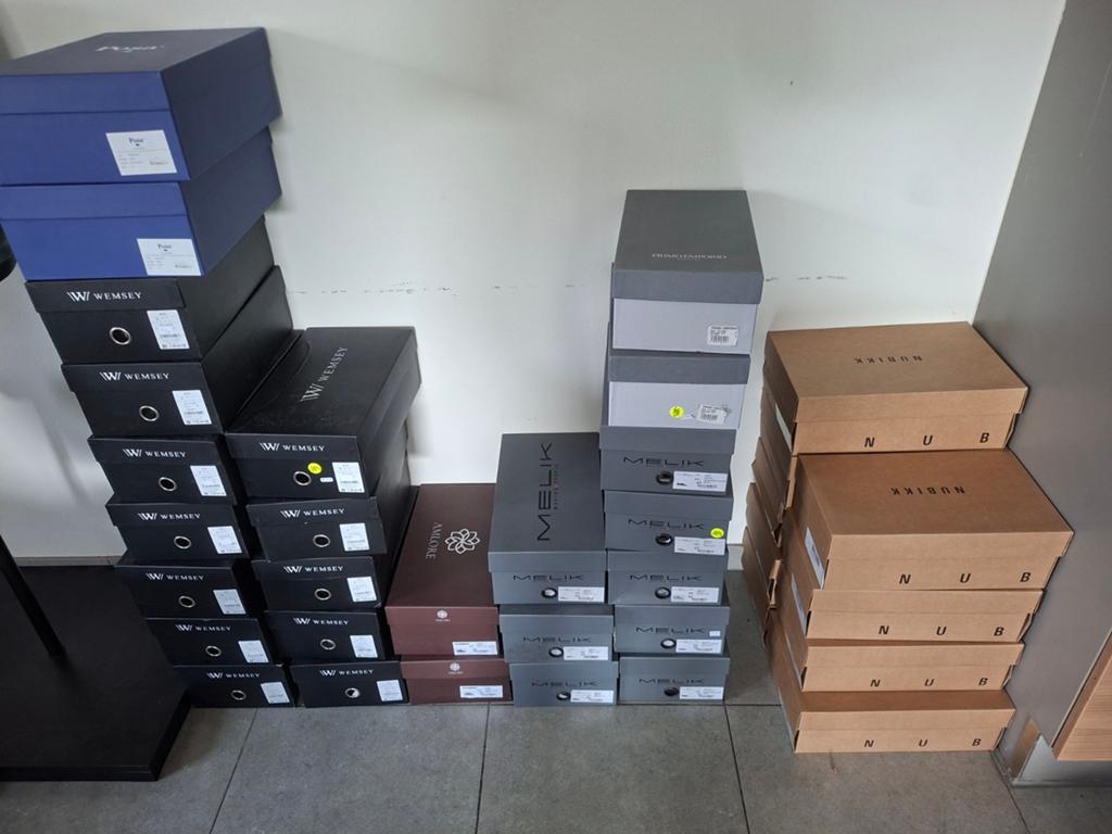 Grote partij herenschoenen en parfum collectie, Ophalen