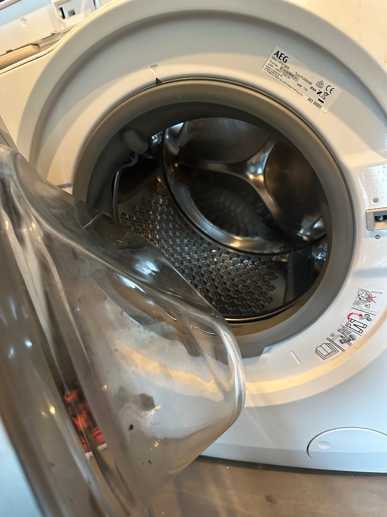 Wasmachine AEG, 1200 à 1600 tours, 6 à 8 kg, 85 à 90 cm, Programme lavage à la main