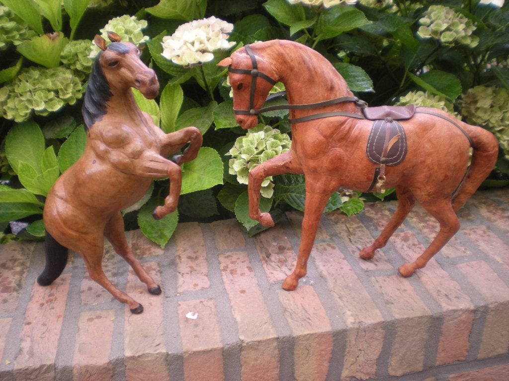 2 lederen  paarden voor 20 €, Antiek en Kunst, Ophalen