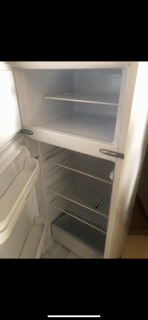 TE KOOP koel kast tafel kist stoel ophangkast, Huis en Inrichting, Ophalen, Zo goed als nieuw