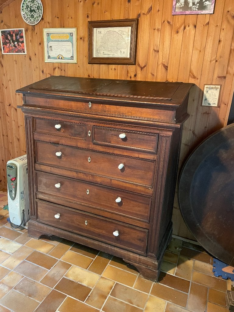 'Notaris' klerkenkast, Ophalen