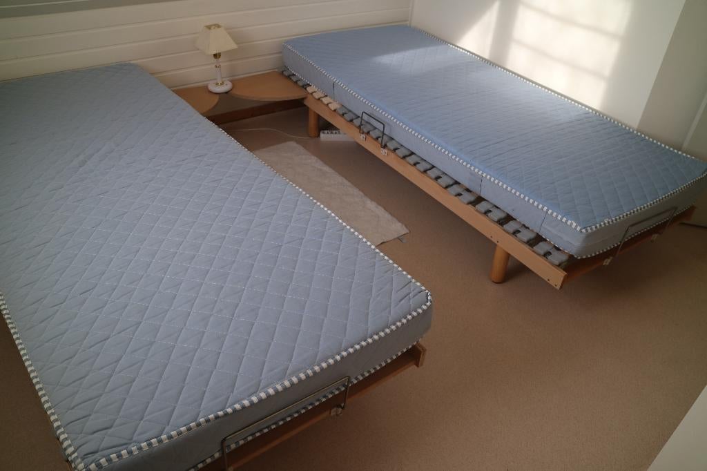 Twee één persoons bedden, Ophalen, Gebruikt, 90 cm, Eenpersoons