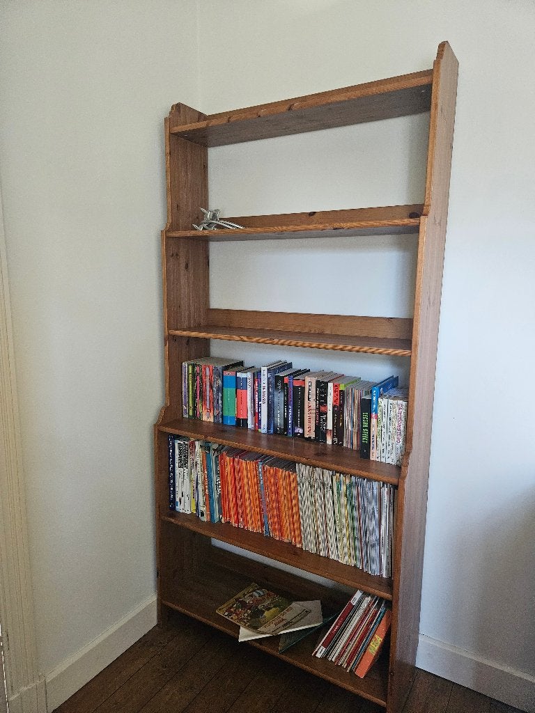 Boekenrek in hout, Enlèvement, Comme neuf