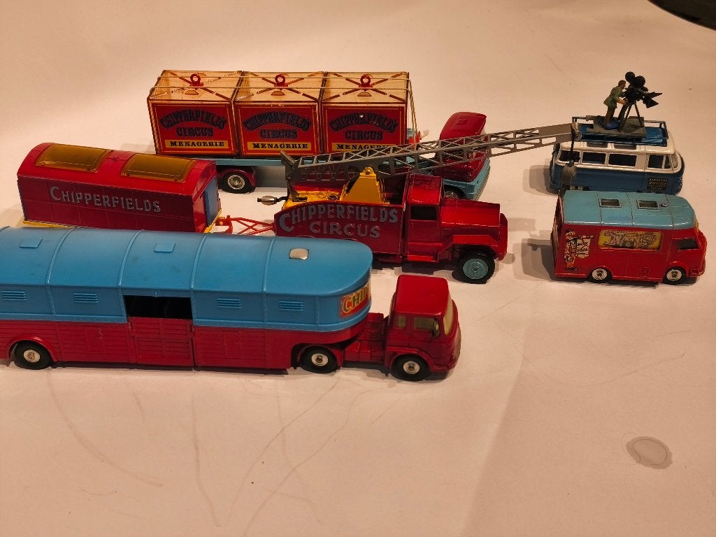 CORGI TOYS CHIPPPERFIELD CIRCUSVOERTUIGSET, Ophalen of Verzenden, Gebruikt, Bus of Vrachtwagen, Corgi