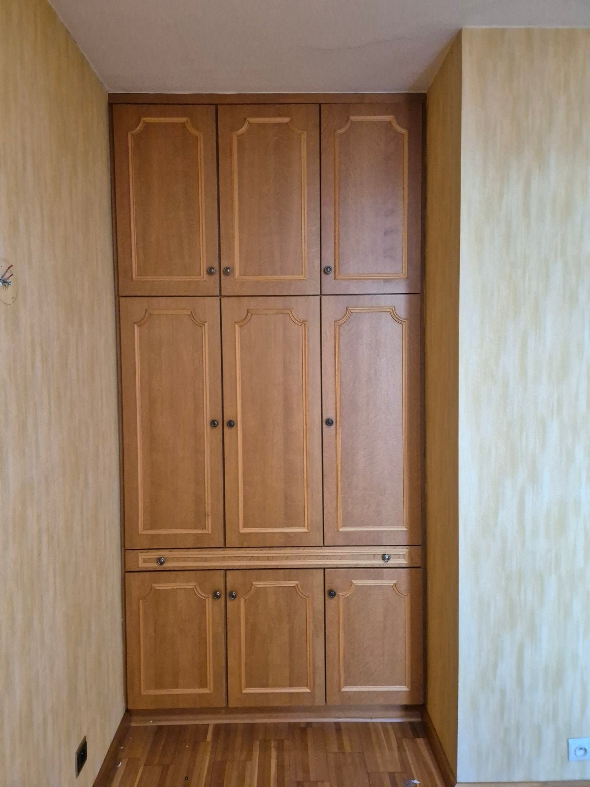 Armoire encastrée en bois à la fin des années 1970, Maison & Meubles, Armoires | Étagères, Enlèvement