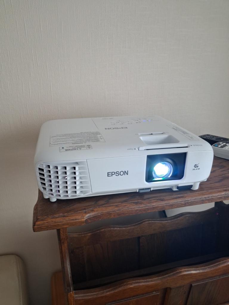 Vidéo projecteur Epson eb-fh06