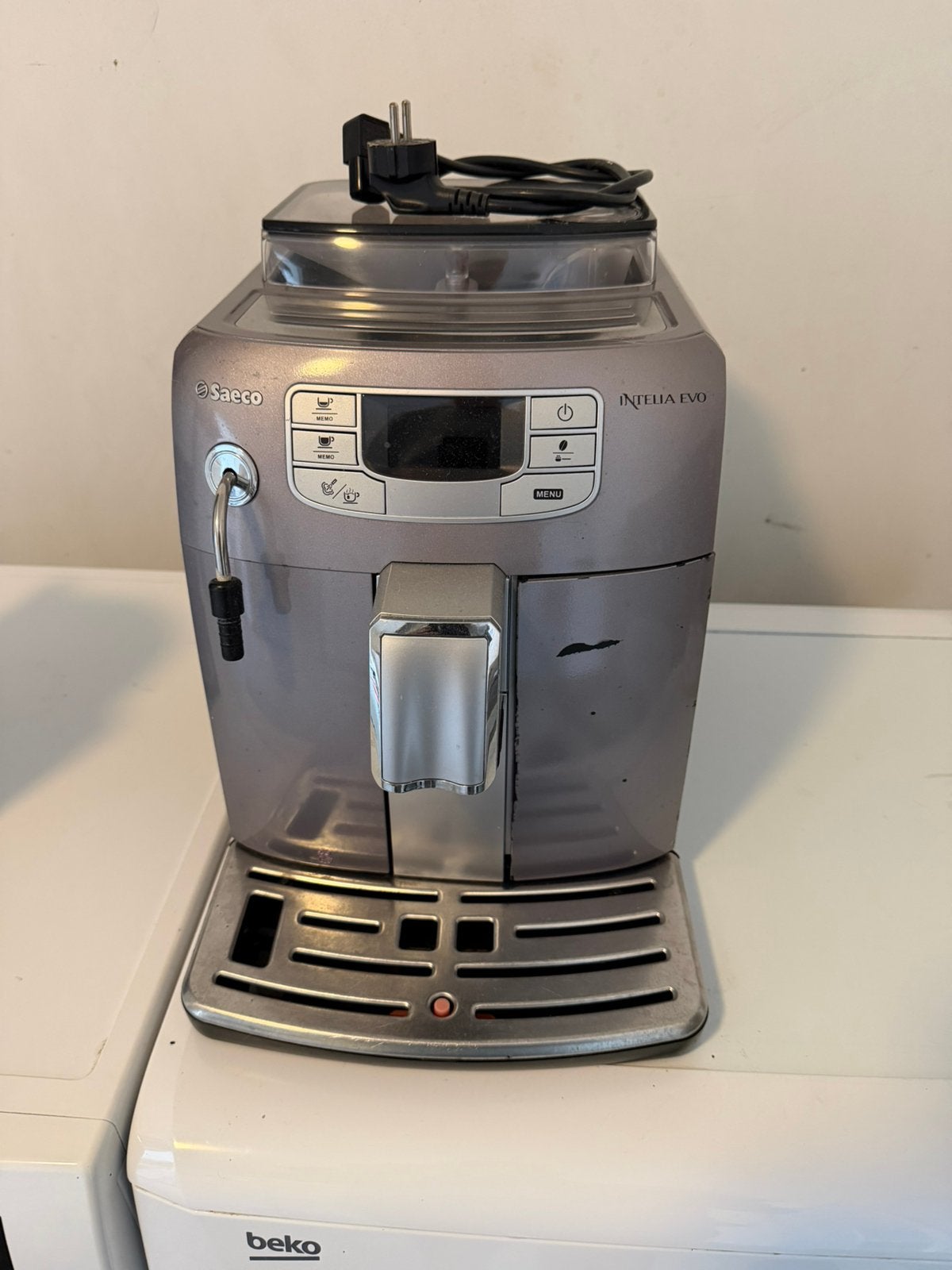 Machine à haricots Saeco, Réservoir d'eau amovible, Café en grains, Utilisé, 10 tasses ou plus
