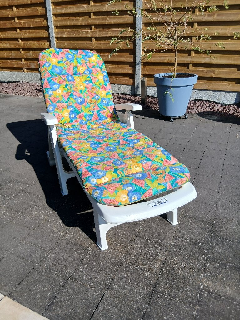 2 ligbedden met dikke kussens, als nieuw !!! Nu of Nooit  !!, Tuin en Terras, Ophalen, Zo goed als nieuw, Kunststof, Verstelbaar