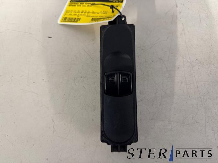 Commutateur vitre électrique d'un Mercedes Vito, Autos : Pièces & Accessoires, Tableau de bord & Interrupteurs, Mercedes-Benz
