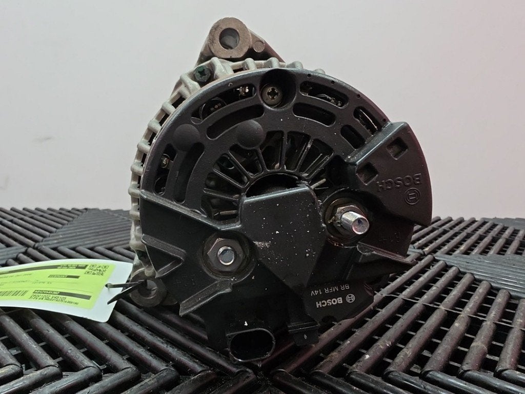 ALTERNATEUR V-Snaar CLS (C219) (|A0121541302|A0131548202|), Robert Bosch AG, Mercedes-Benz, Utilisé, Robert-Bosch-Allee 1
74232  Abstatt, DE
