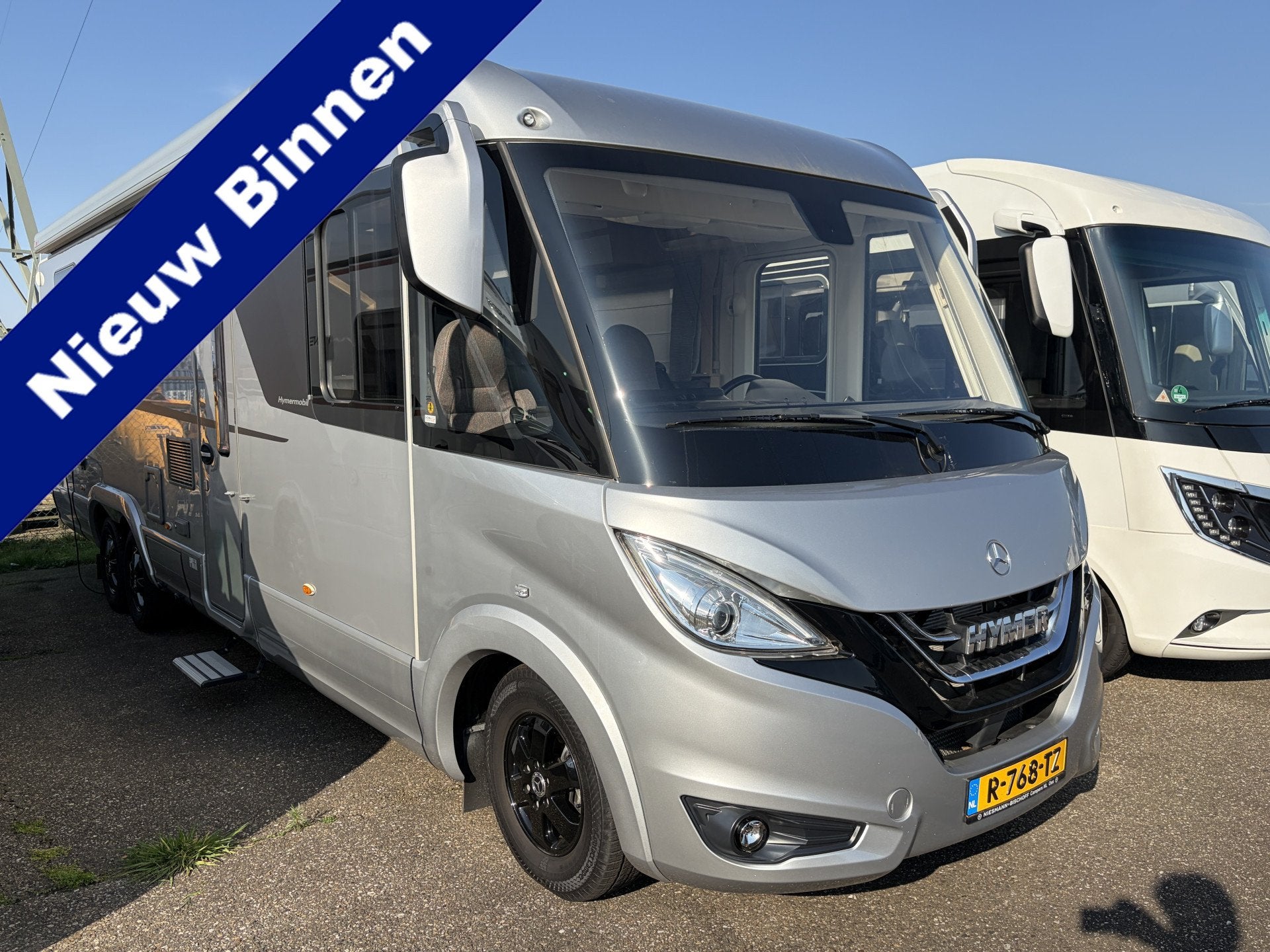 Hymer B 890 BMLi 177pk Mercedes Automaat Queensbed Hefbed AL, Caravans en Kamperen, Galliersweg 39
5349AT  OSS, NL, 9 tot 10 meter