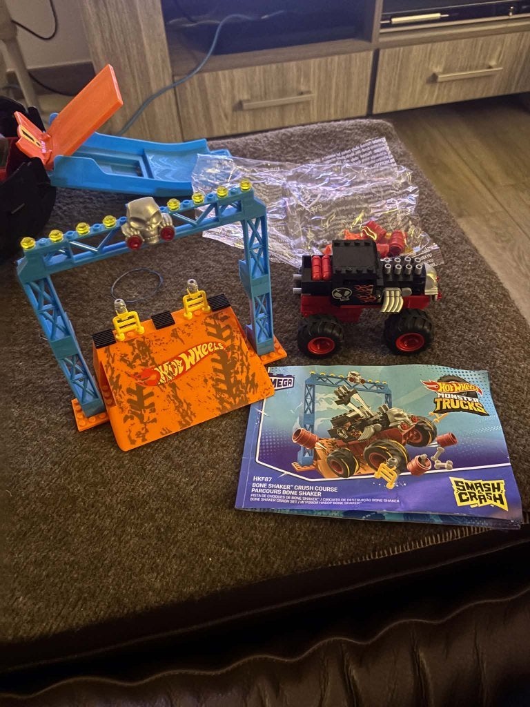 Hot Wheels Monster Trucks – Bone Shaker Crush Course, Enfants & Bébés, Mécanique à remonter, Enlèvement ou Envoi, Comme neuf, Circuit