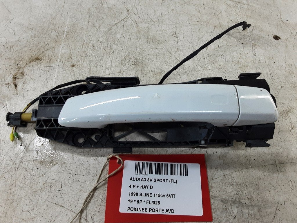 POIGNEE EXTERIEURE AVANT DROITE A3 Sportback (8VA / 8VF), Mevr. I. Hauben, Audi, Utilisé, Avant