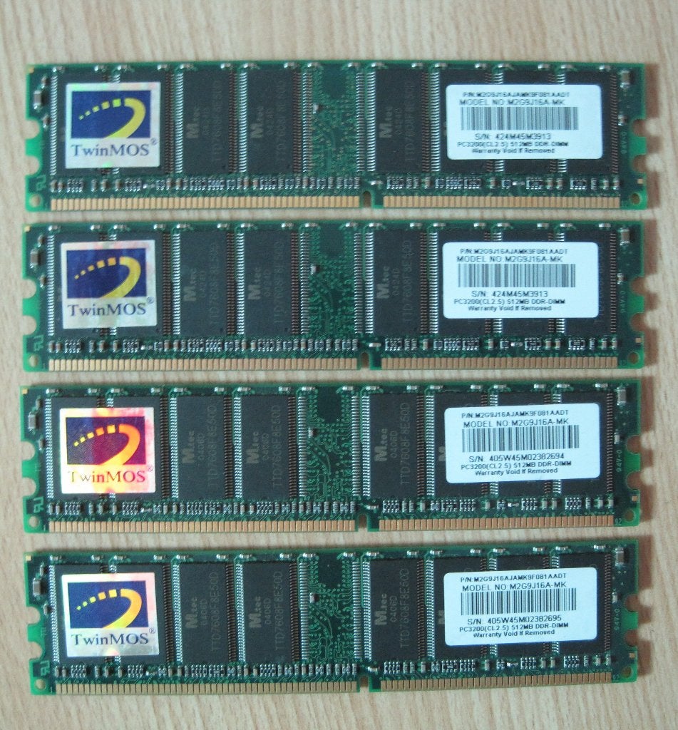 4 stuks TWINMOS PC 3200 512 MB DDR, Informatique & Logiciels, Enlèvement ou Envoi, DDR, 1 GB ou moins, Utilisé