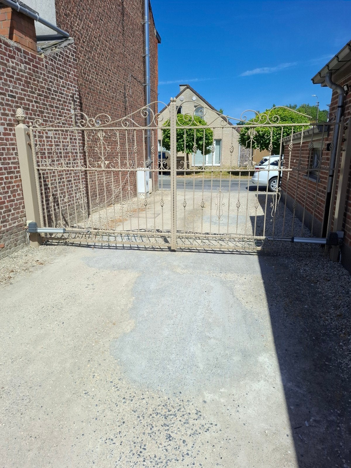 smeedijzeren hekken 485 lang 220 hoog met 4 afstandsbedienin, Jardin & Terrasse, Clôtures de jardin, Clôture ornementale, Comme neuf